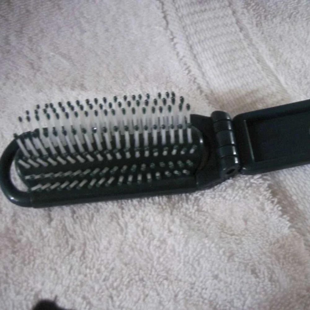 Goody Compact Collapsible Pocket Travel Purse Brush Old Style Pop Open Case 2004